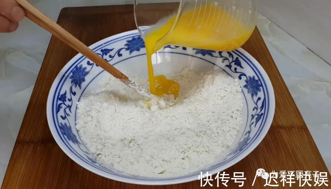 香酥|面粉别再烙饼了，试试这么做，个个香酥又掉渣，新手也能一次成功