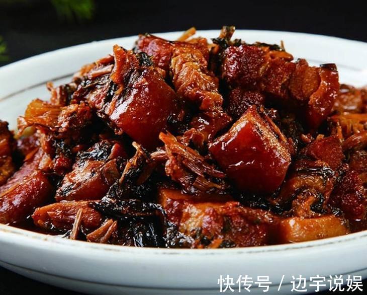 油亮|梅干菜烧肉，猪肉经干菜吸脂肥而不腻，色泽油亮，美味下饭有食欲