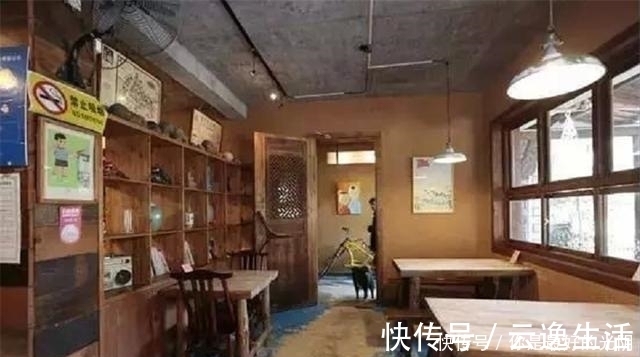 70后|70后大叔用6年时间，建造400㎡院子，为追求原始房顶铺茅草