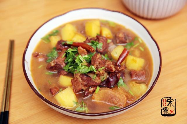  外婆家|外婆来小住，我花70块钱做了1锅红烧牛肉，外婆70元能花好久呀