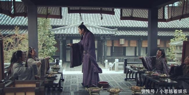 玩沙|小孩玩沙时自言自语:少水沙即现,一会又说出下联,其父拍手称赞