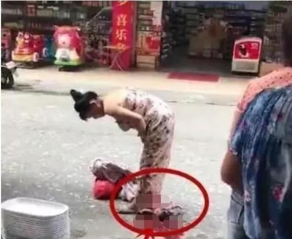 蜂蜜水|孕妇买菜路上产子,生产后拎菜抱娃回家,“最强产妇”当之无愧