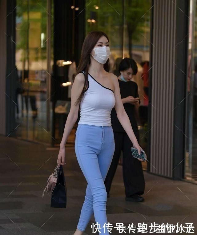 穿搭|打底裤的搭配显得韩流范十足,使整体更清纯高贵