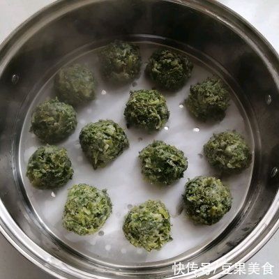 小楼一夜听春雨，今朝满城荠菜香