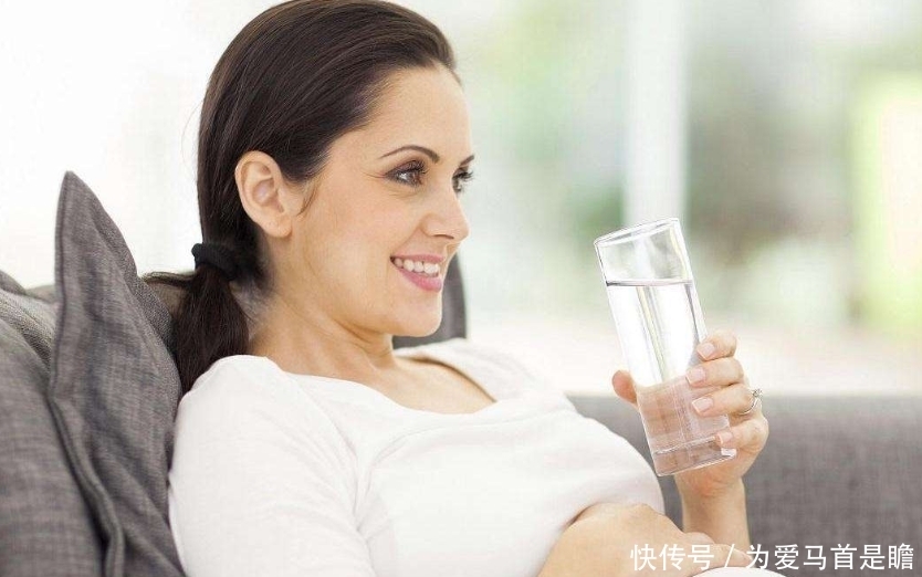 喝水|孕妇喝水大有门道，最适宜的饮品原来很常见，孕妈饮用量达标了吗