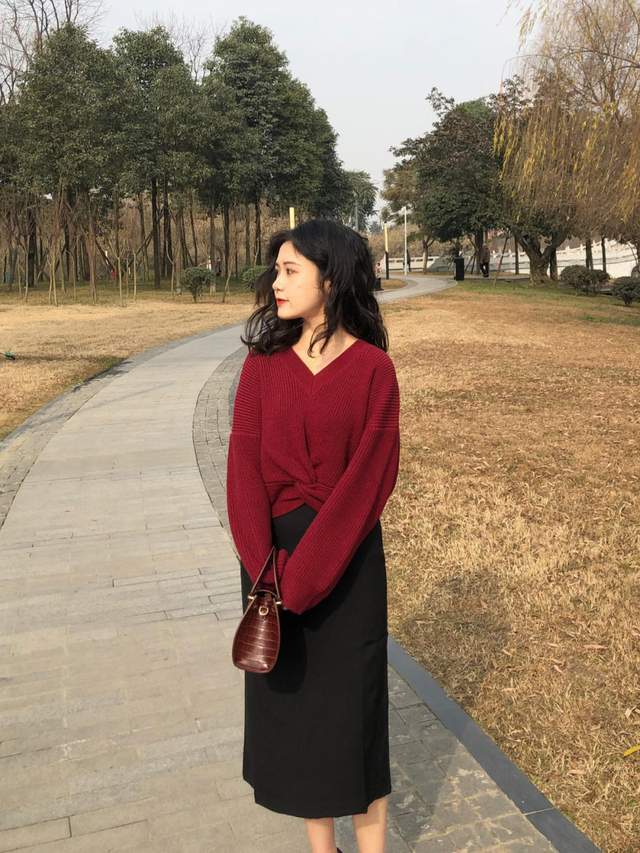 毛衣 秋季,牛仔裤怎么穿才好看?泡泡袖衬衫+阔腿牛仔裤,复古洋气