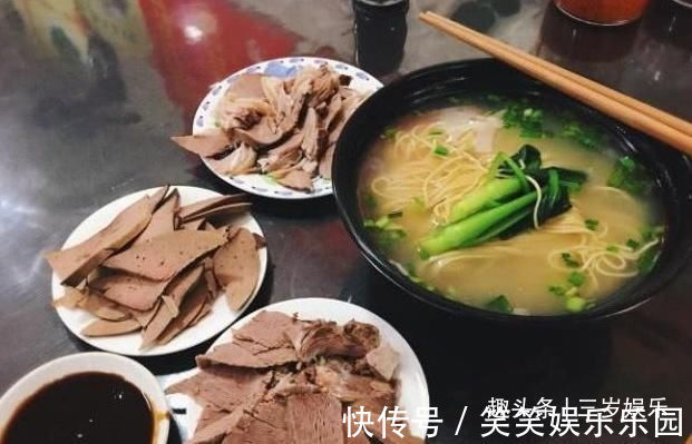 张国立的面馆火了!粉丝慕名点了一碗羊肉面,结账时:你确定?