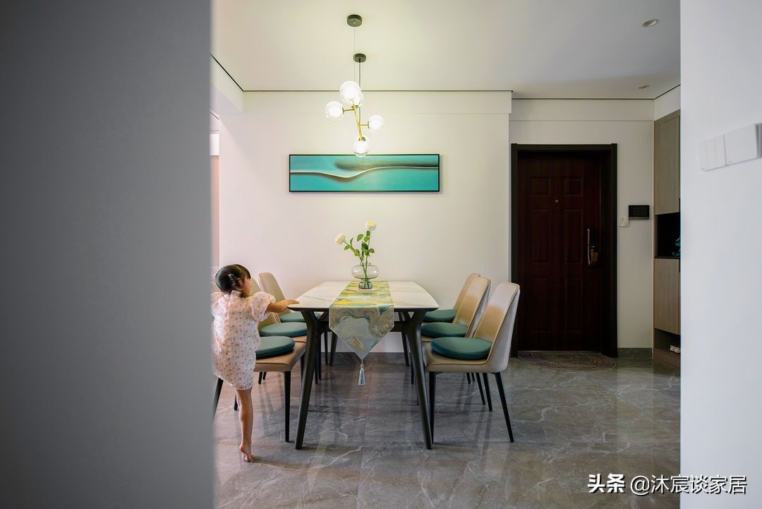 沐宸|灰色地砖+暗藏踢脚线，真的是好看又好打理，我下次装修也要这样
