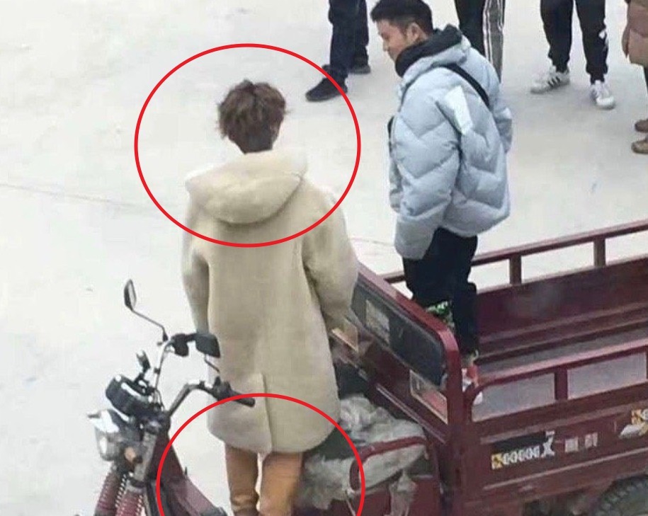 录制节目|虞书欣综艺路透,穿上外袍贵族小姐秒变打工妹,就连鹿晗也逃不过