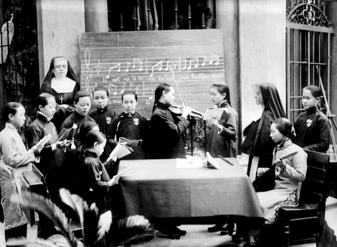 中国人|新书架丨从“他者”眼中反观自己 西方观察者眼中的“影像版百年中国史”