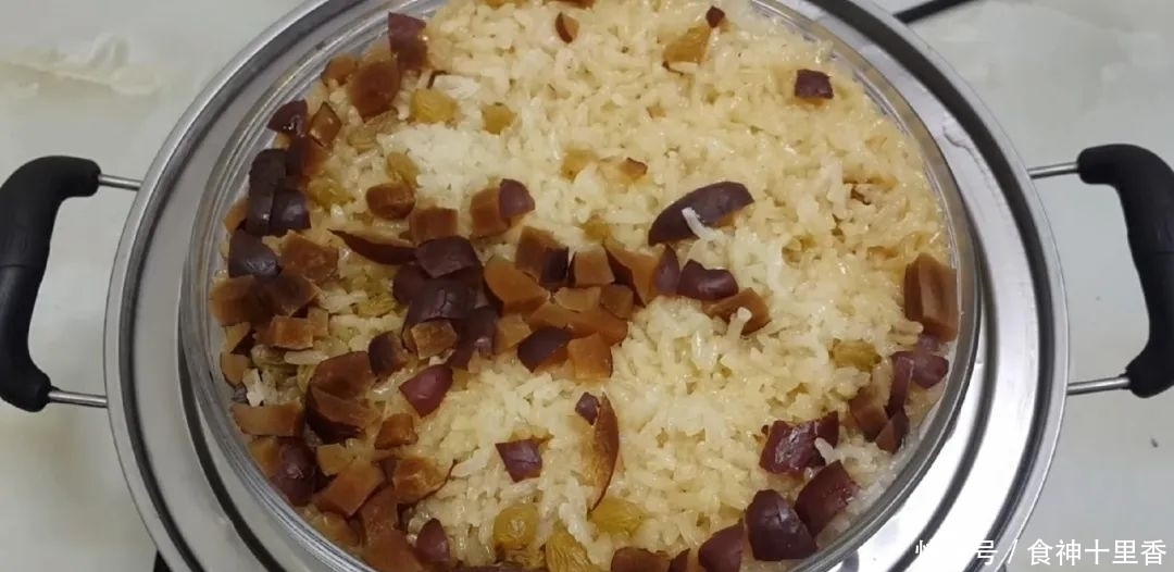 糯米又出新吃法,加2把红枣,个个焦脆又软糯,出锅孩子抢着吃