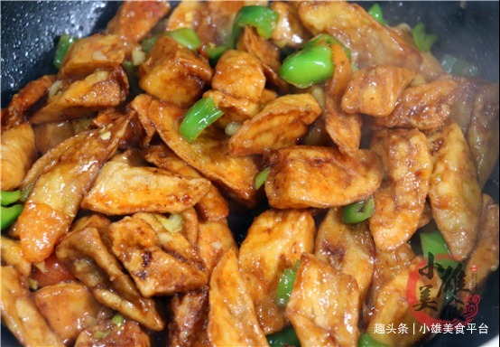 农村宴席茄子做法,老厨师不加复杂调料,软糯入味,比吃肉都香