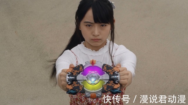 布鲁|奥特银河格斗3:黑暗格丽乔角色海报,姿态妖娆,话语凶狠