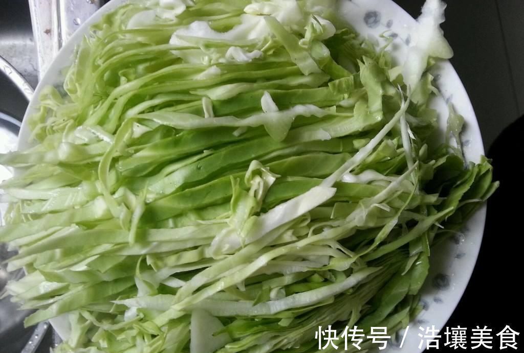 心菜|洋葱和它是绝配,堪称“天然血管清洁工”,软化血管,早食早受益
