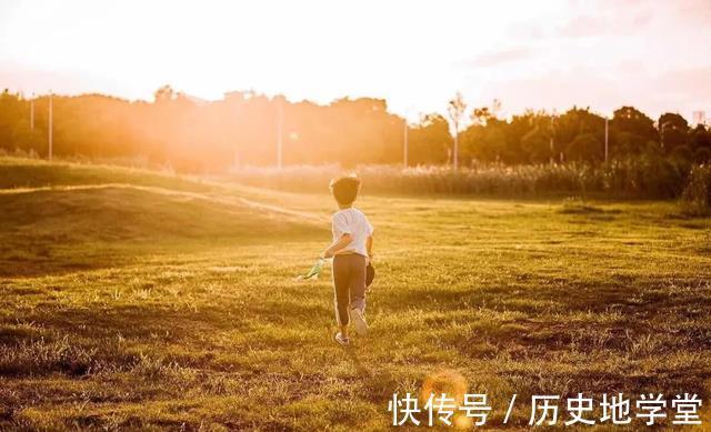 孩子|为啥男孩在某些方面不如女孩?和“开窍晚”有关系,别误会了孩子