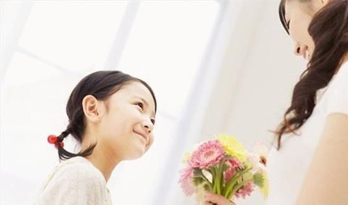 女儿|有女儿的家庭，父母需要教会孩子这3件事，以免走上歪路