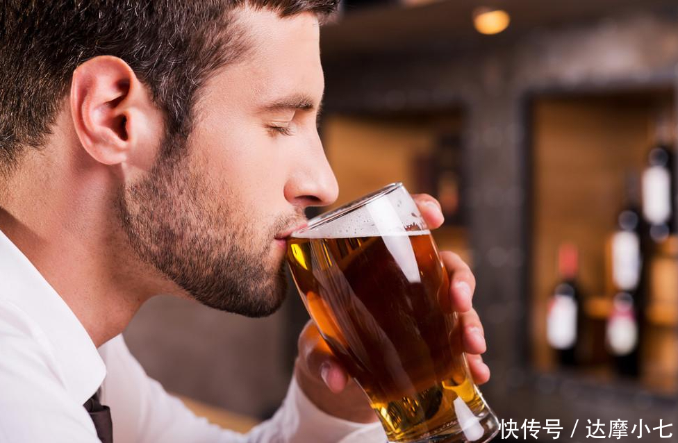 中国高血压患者高达2.7亿,医生忠告,想长寿,睡前请坚持三不要