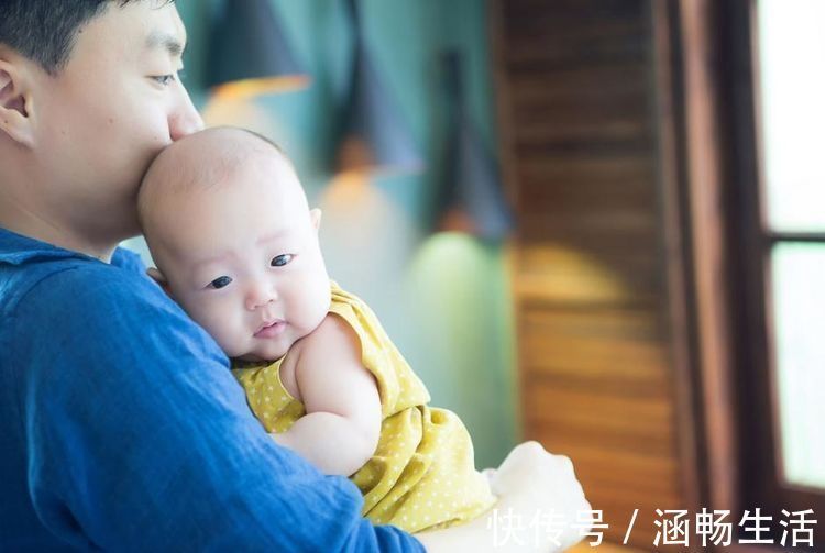脊柱|家长的3种行为,影响宝宝脊柱发育,长大可能“矮”人一截