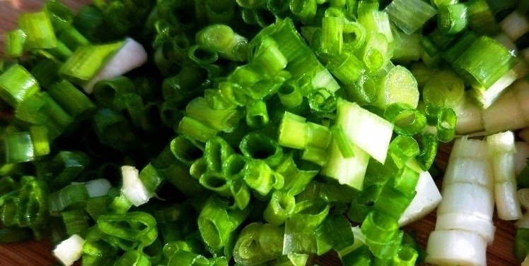 调饺子馅最忌讳加此调料，很多人不清楚就放，难怪饺子馅发柴难吃