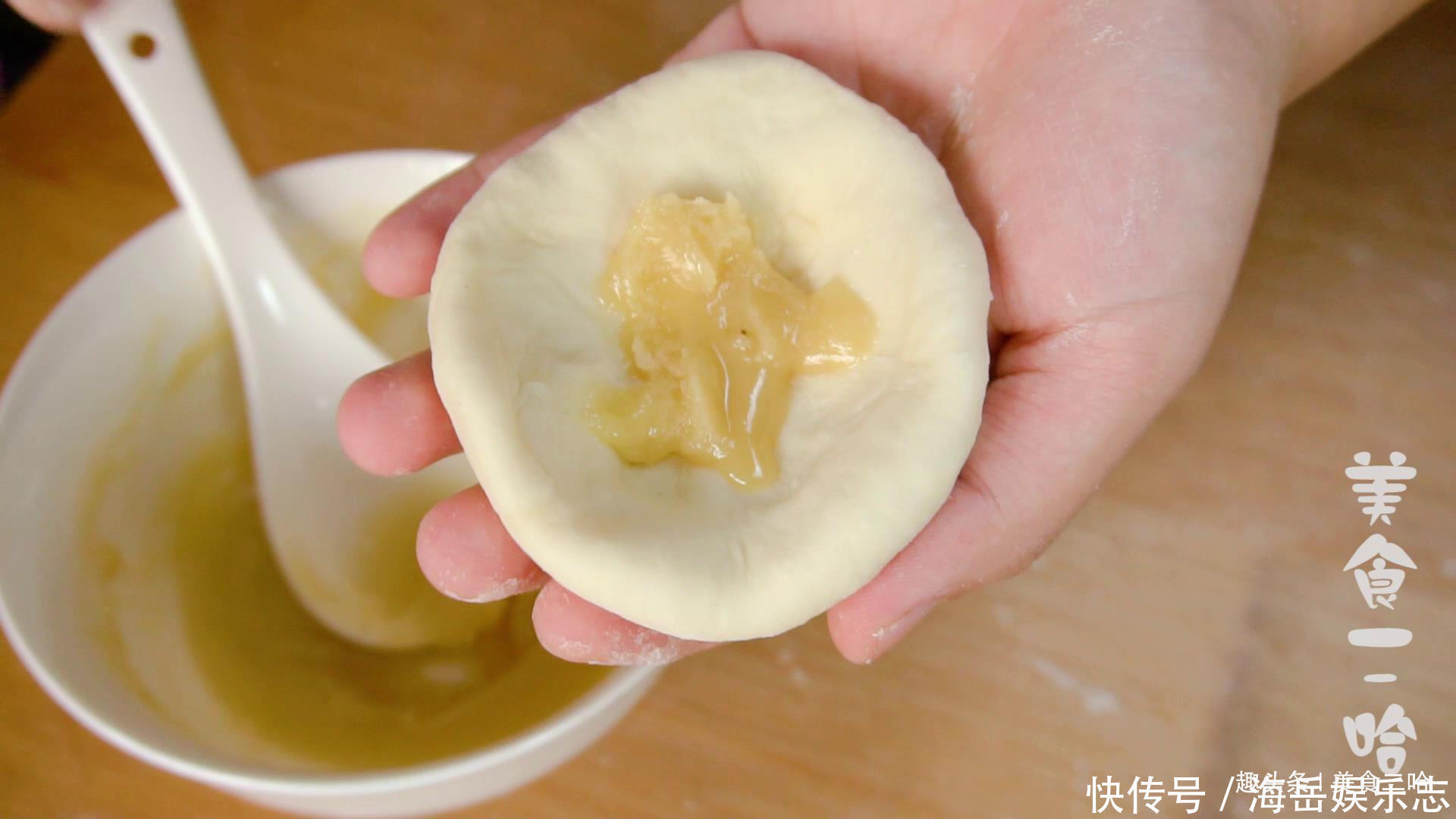 鸡蛋灌饼最简单做法,到锅个个鼓大泡,1张饼1个蛋,烙出来真香