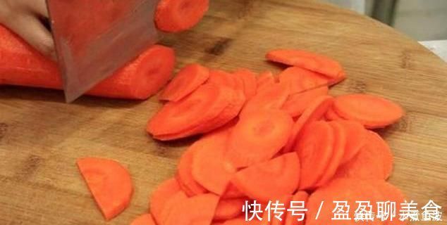 胡萝卜糖|胡萝卜别再当配菜了,大厨教你新做法,当成零食全家爱吃