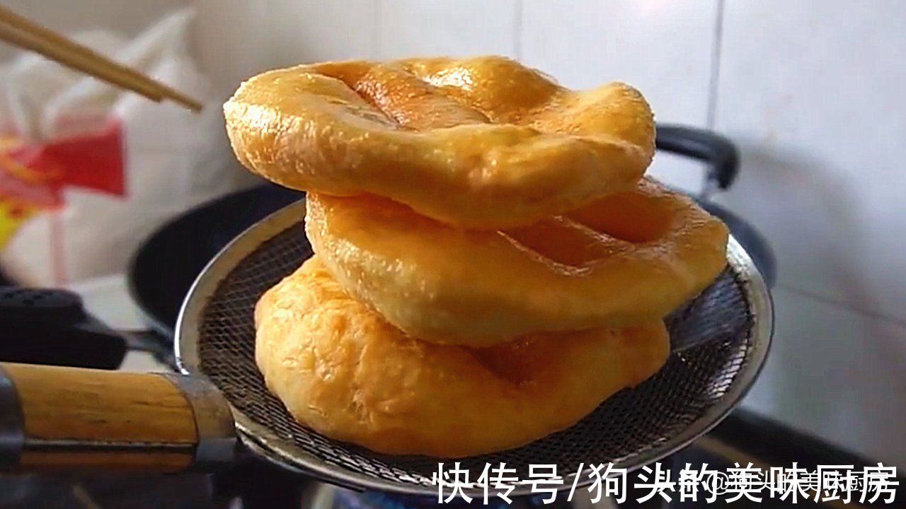 1碗面粉1个鸡蛋能做的油饼，外皮酥脆，内部蓬松，比油条还好吃