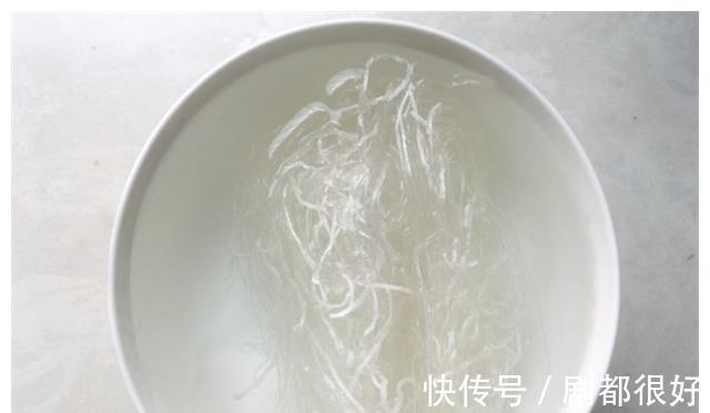 汤汁|教你在家做花蛤粉丝煲,香浓的汤汁,味道特鲜美,一口一个真过瘾