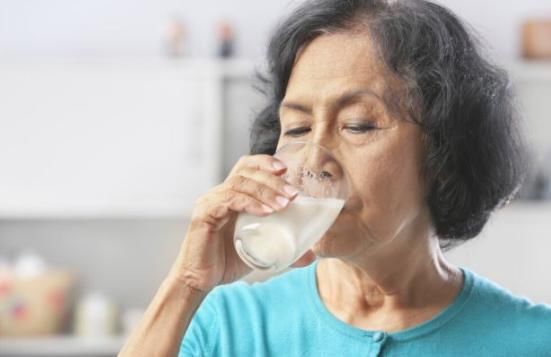 甲状腺结节患者|牛奶是甲状腺结节的“发物”？提醒：这3物促进结节生长，要忌口