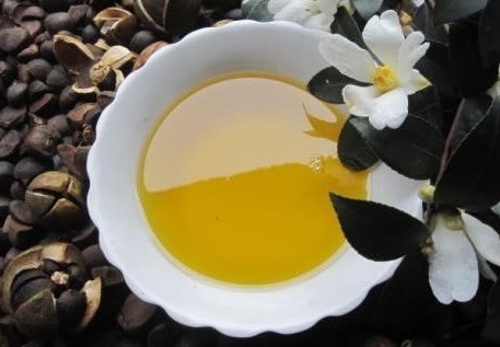 高端的护肤品一直都是精油系列的:而不是哪些所谓的补水套装。