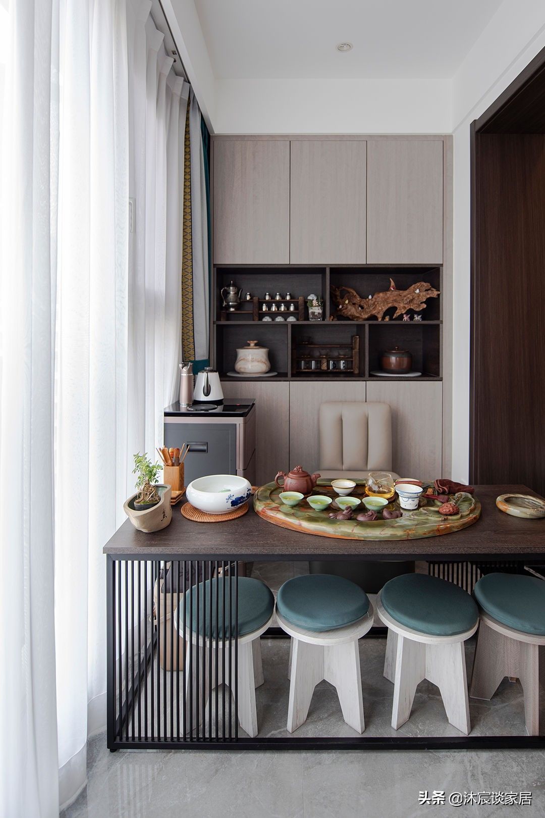 过道|灰色地砖+暗藏踢脚线，真的是好看又好打理，我下次装修也要这样