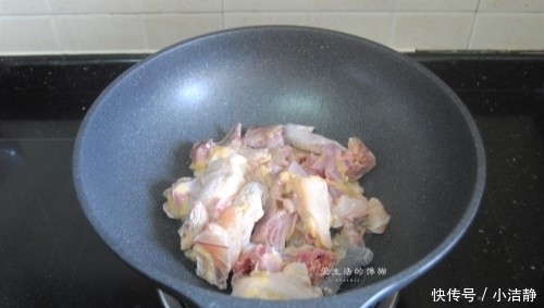 炖鸡汤时,不要直接下锅炖,多加这一步,鸡汤鲜味十足,好喝不腻