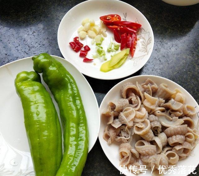 下饭|尖椒炒鱼肚,鱼肚爽脆,带点微辣,很下饭!