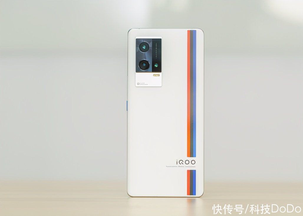 骁龙888|iQOO的开学季献礼，iQOO 8 Pro 26日开售，三项顶配能否打动你？