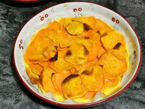 女儿的一人食晚餐，有菜有粥有主食，女儿：还是在家吃饭舒服