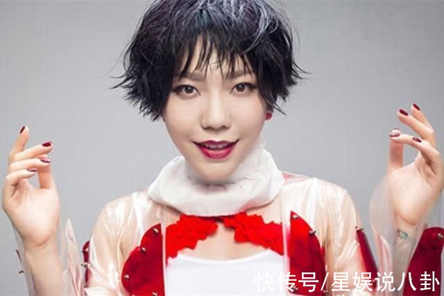 李克勤|伍珂玥秀“全家福”后，吴莫愁首谈退圈3年的原因，曾被要求自辱