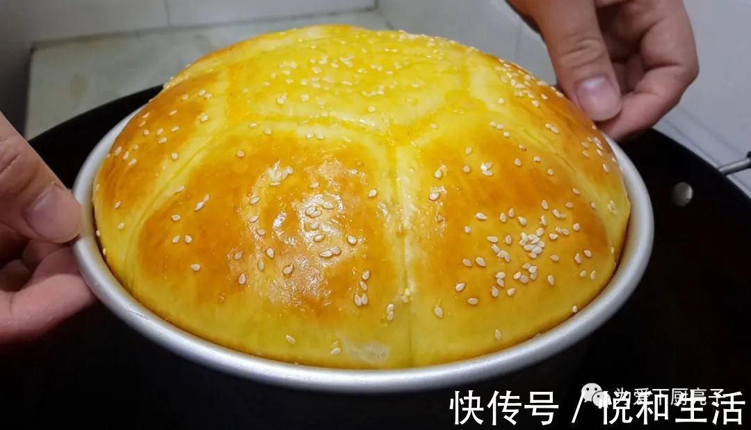 面包这么做太香了，加4个鸡蛋，不用烤箱也能一次成功，松软香甜