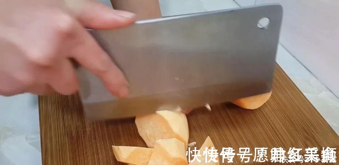 红薯这样做才最好吃,一蒸一切,比豆沙糕都好吃,一口一个真解馋