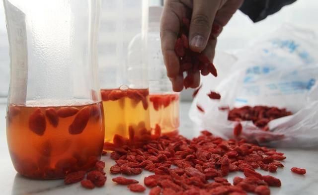 皮肤|“胎毒”最怕4种食物,孕期这样吃,宝宝出生后皮肤会很好