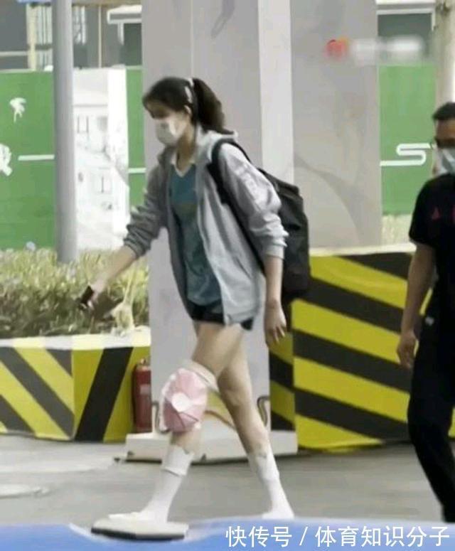 瓦尔加斯|女排迎来坏消息！李盈莹膝盖出现特殊情况，裹厚厚的绷带让人心疼