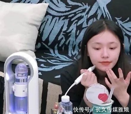 pol她给粉丝推荐几十块钱的平价产品,浴室里用的却是万元面霜?