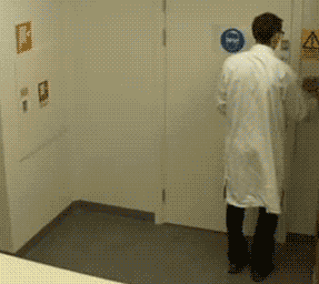 |搞笑GIF:伤害性不大 侮辱性极强的瞬间