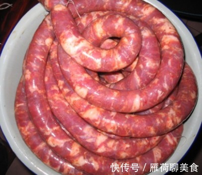 细嫩|做腊肠时，盐的配比最关键！30年大厨教你，肉质鲜香细嫩，好吃