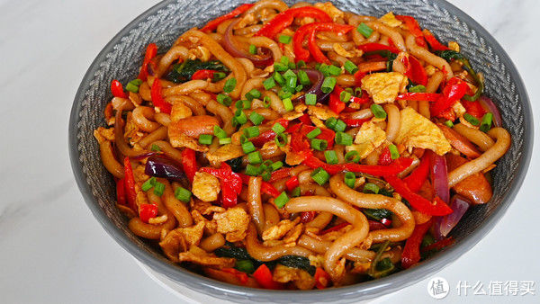 吃一次就上瘾的炒土豆粉,一周吃十次都不够,柔软筋道、鲜美四溢的土豆粉,