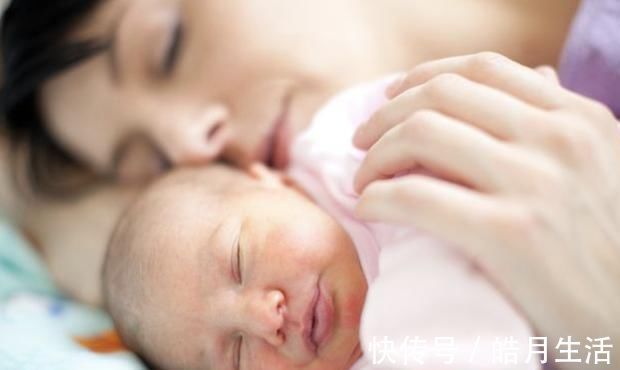 母亲|宝宝吃母乳时,为什么一会儿就睡着,不久后又醒来?答案很暖心