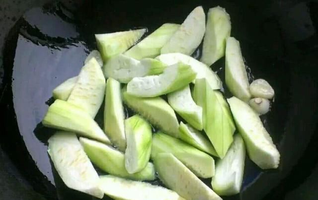 丝瓜和“它”是绝配,汤鲜味美又清爽,夏天喝比骨头汤还过瘾