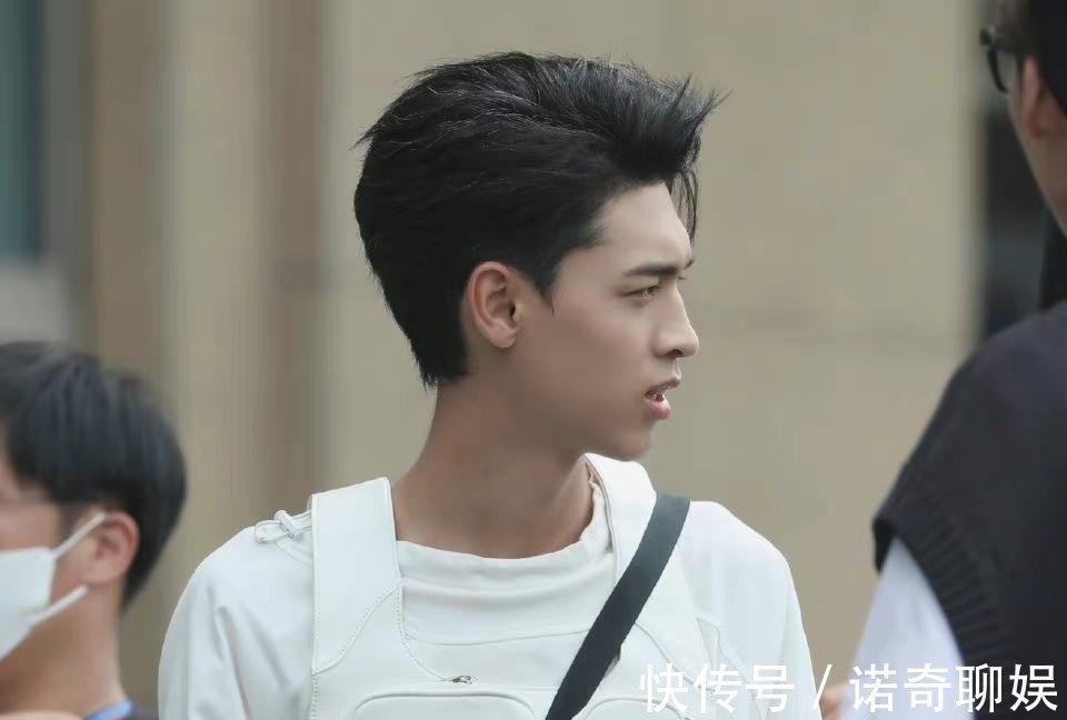 霄字科|部分极端粉丝不要无脑捧秦霄贤了,看清问题路才能越走越宽