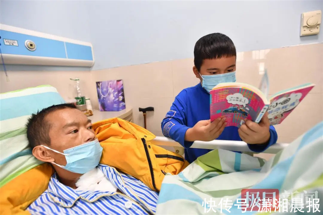 李璇|8岁男孩推着装60多斤透析液的行李箱，独自带重症父亲做手术