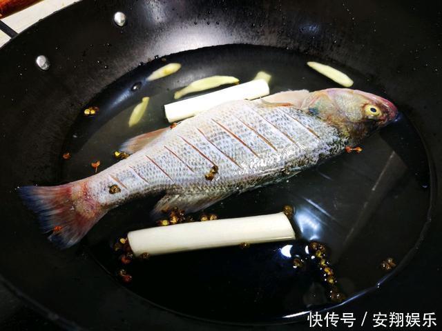 鲈鱼不一样的做法,味道好,做法简单!想不想学