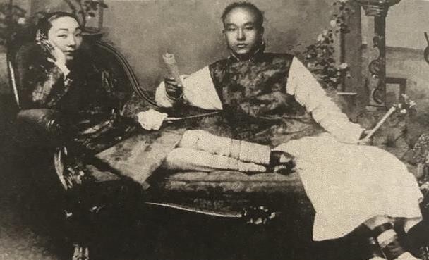 歌妓|清末最牛歌妓,毁了位王爷,坑了位封疆大吏,却成就了一位高僧