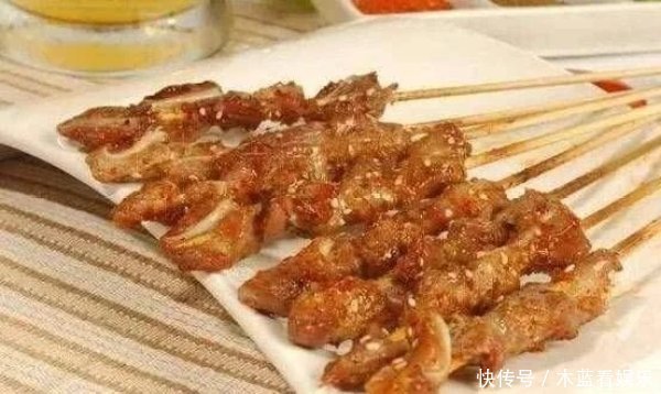 羊肉串|吃烧烤又担心买假羊肉串试着点三种肉,真的要经常吃